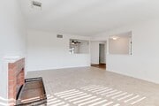 Photo - 1638 Olympic St