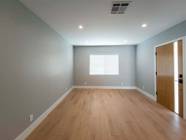 Photo - 6454 Gentry Ave