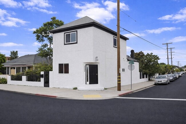 Photo - 2096 Franklin Ave