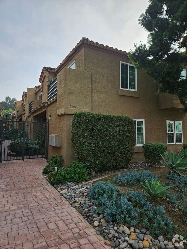 Building Photo - Light and Bright North Park 2 Bedroom Condo
