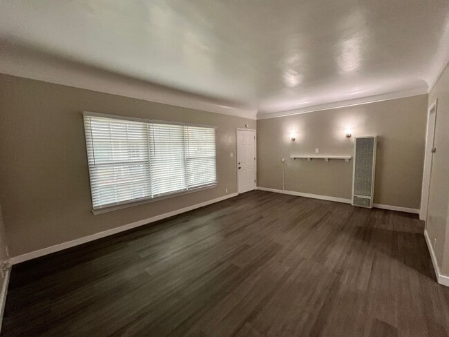 Photo - SPACIOUS 1 BEDROOM 1 BATH UPSTAIRS LOCATED NORTH OF DOWNTOWN LONG BEACH Unit 6007