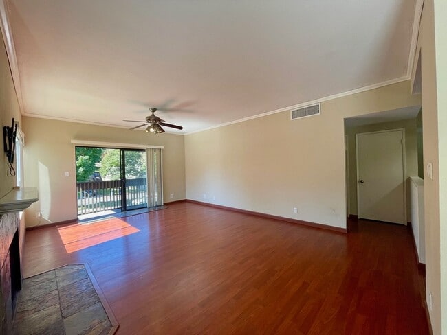 Photo - 3 bedroom 2 1/2 bath Townhome with Office ...