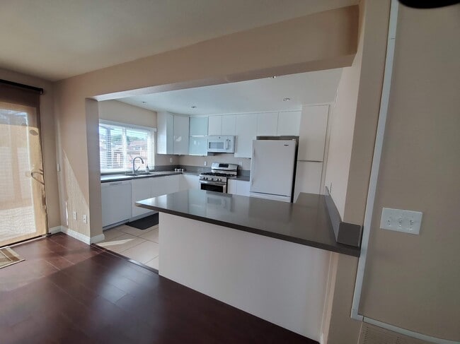 Photo - 2344 Hampstead Way