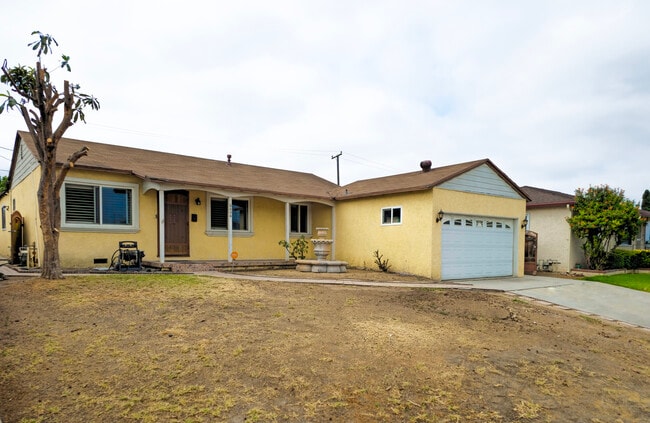 Photo - 2404 Foxglove Dr House