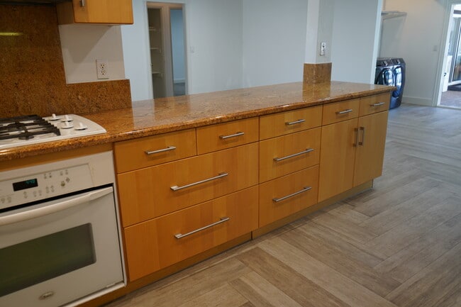 KITCHEN - 7857 Louise Ave