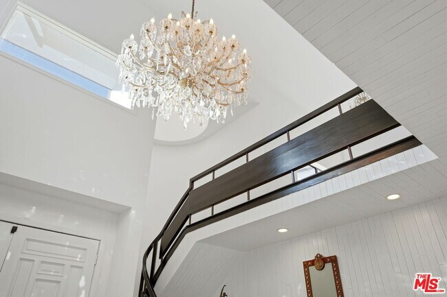 Photo - 2846 Royston Pl