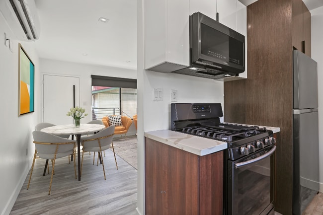 Photo - 2814 Sichel St Unit 7