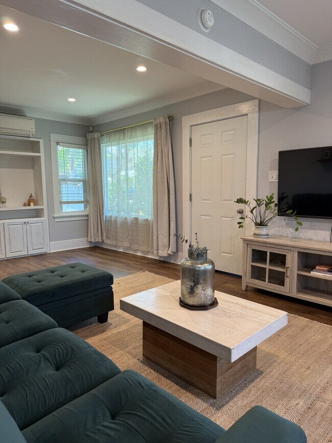 Photo - 1096 Stanley Ave
