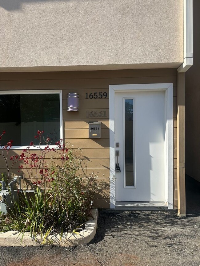 Photo - Spacious & Modern Tri-Level Townhome | 3 Bed, 2.5 Bath with Private Balcony