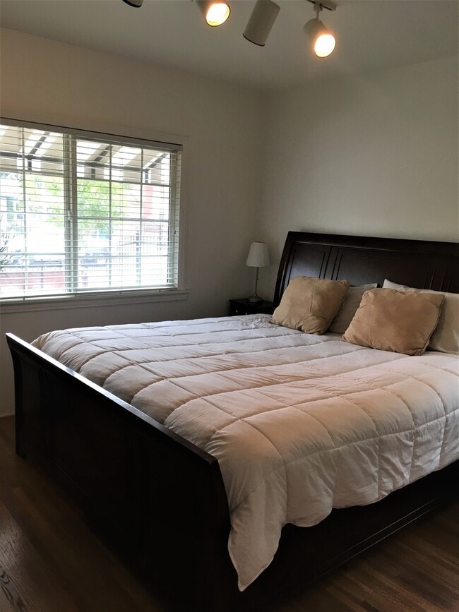 Photo - 11127 Tiara St