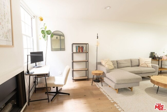 Photo - 740 Kings Rd