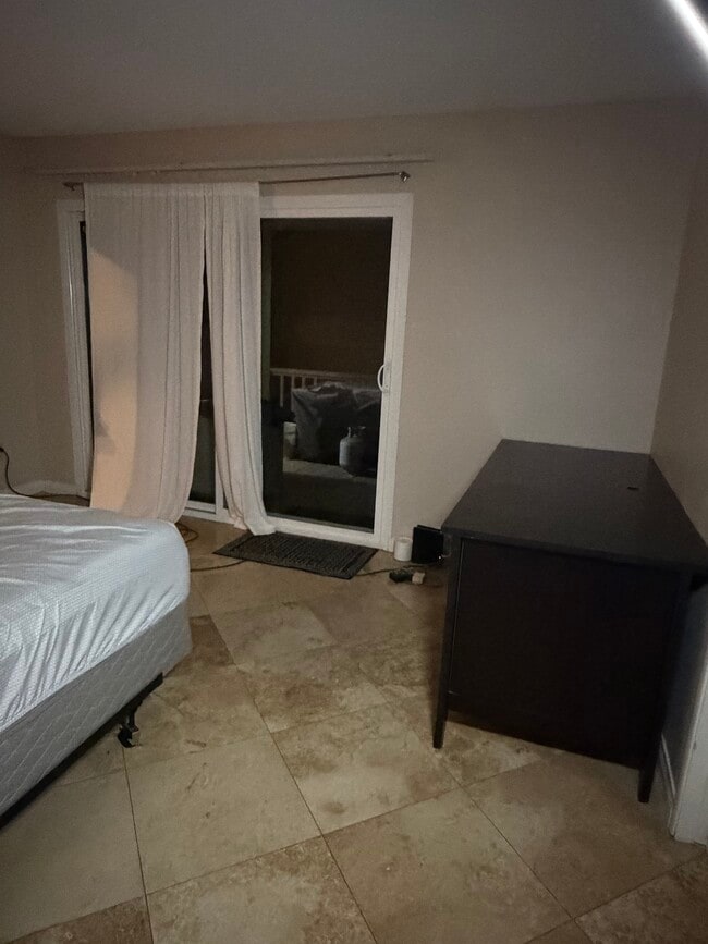 Photo - 4651 Huggins St