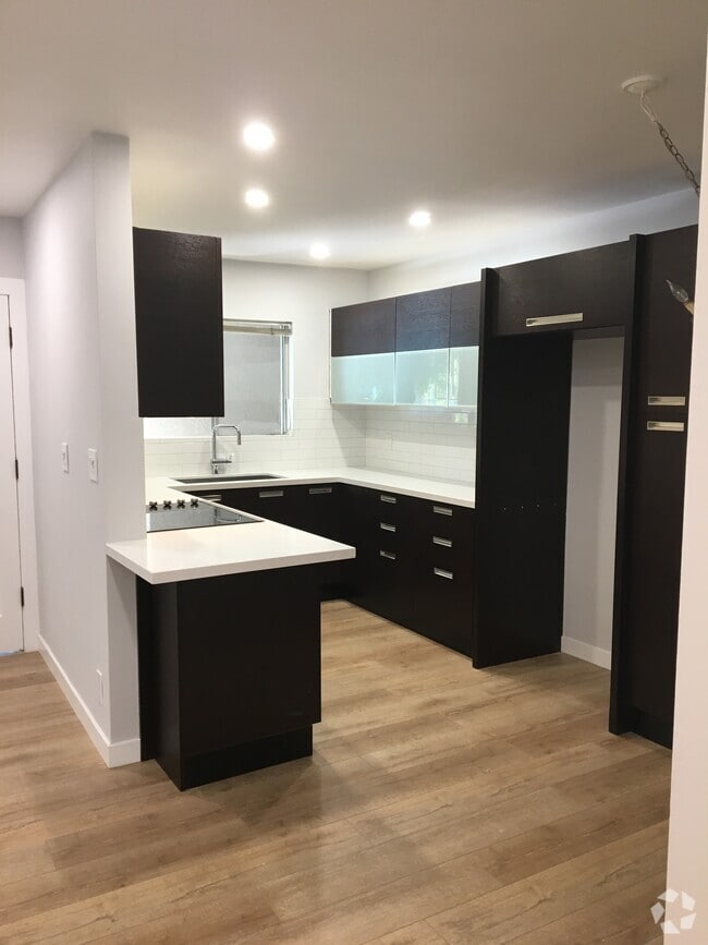 Building Photo - 5300 Fairview Blvd Unit 6 Rental