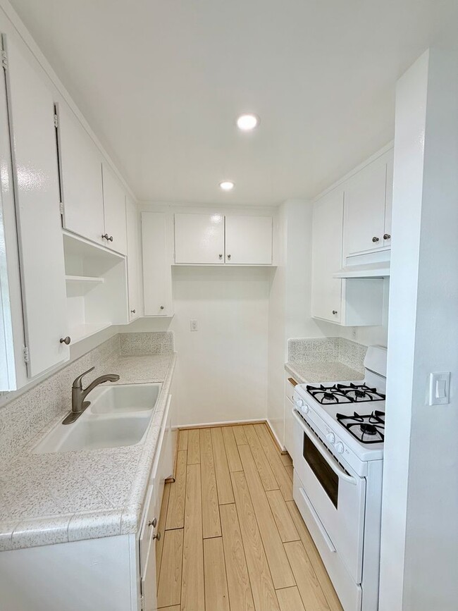 Photo - 1219 Barry Ave