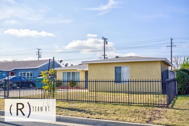 Photo - Contemporary Newly Renovated 3 Bedroom 2 Bathroom Residence