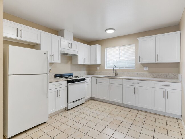 Photo - 1050 Gaviota Ave Unit 06