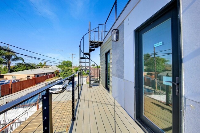 Building Photo - AMAZING NEW CONSTRUCTION Unit 3