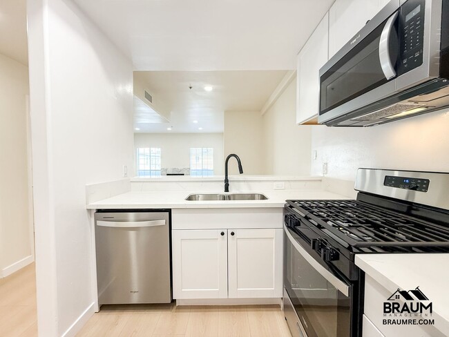 Photo - 11035 Moorpark St Unit 203