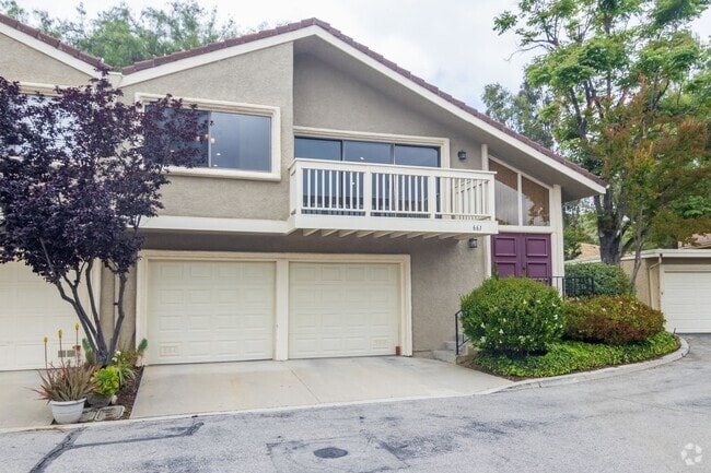 Building Photo - Beautiful two-bedroom, two-bath home in Oa...