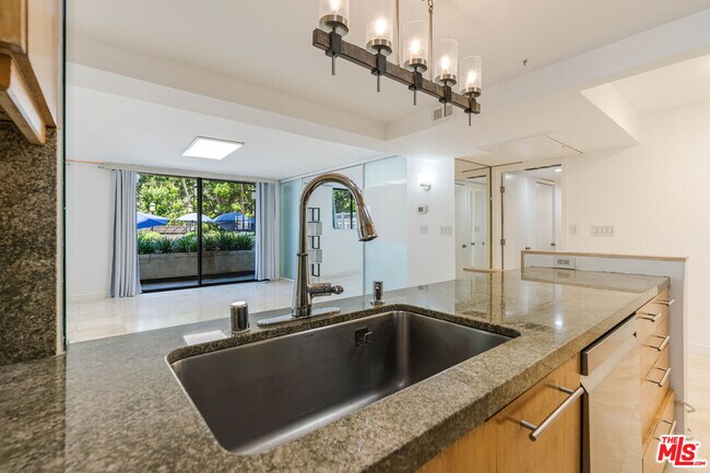Photo - 10535 Wilshire Blvd Unit D4