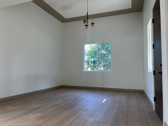 Photo - 913 Wildrose Ave