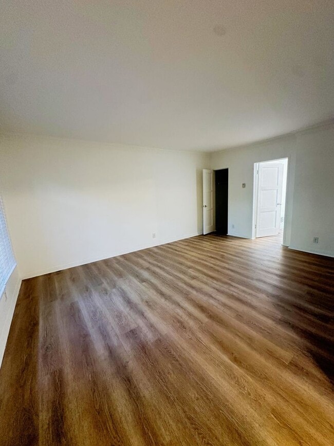 Photo - Hayworth Courtyard Apartments