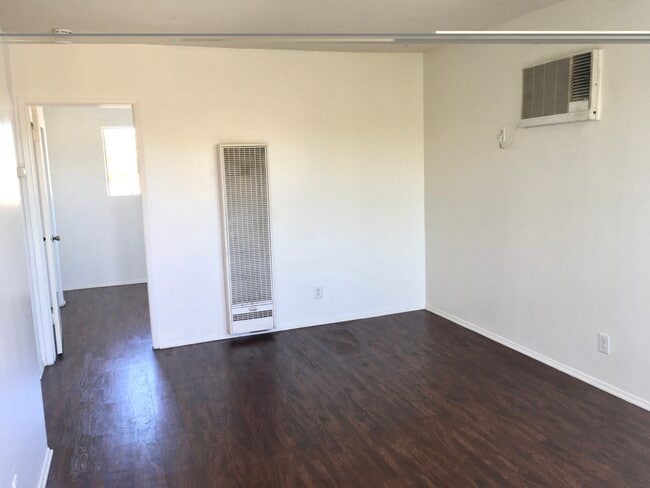 Photo - 1129 E Maple St Unit 1129