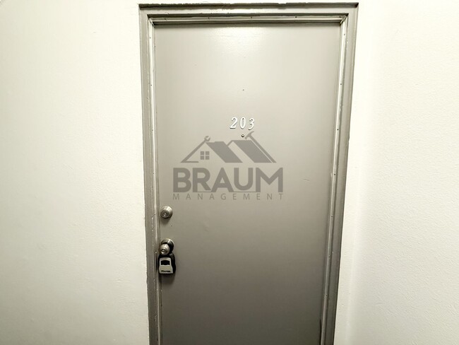 Photo - 13347 Victory Blvd Unit 203