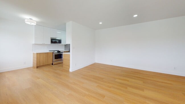 Photo - 212 S Arnaz Dr