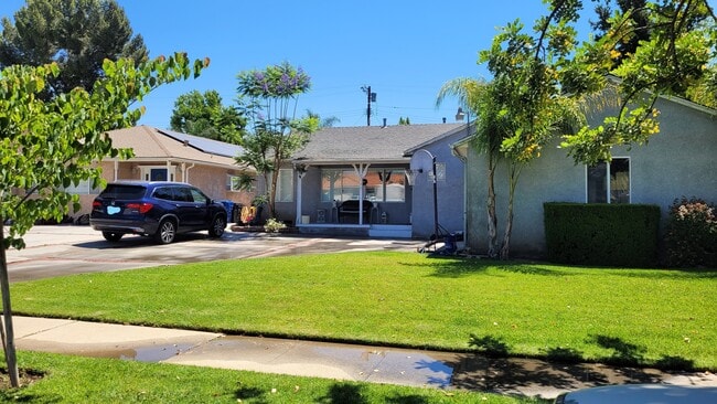 Photo - 9948 Bevis Ave House