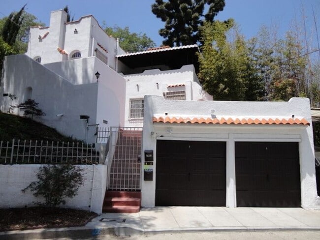 Building Photo - Nice 1 + 1 Detached Condo No. Hollywood