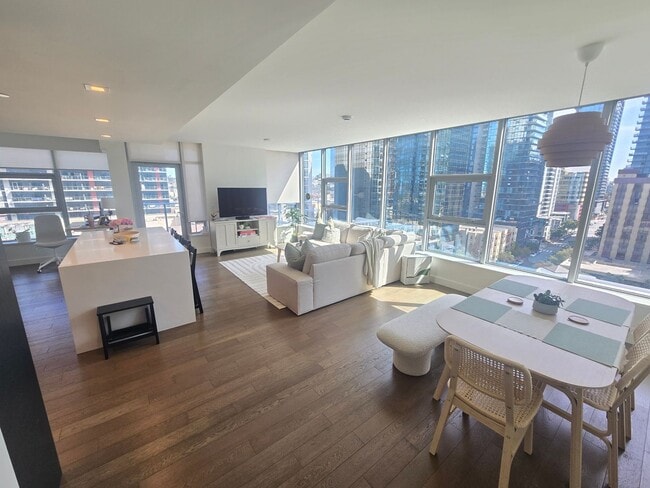 Photo - Savina by Bosa - Built 2020 - Bay & Downtown Views - 2 Parking Spots Unit 1304