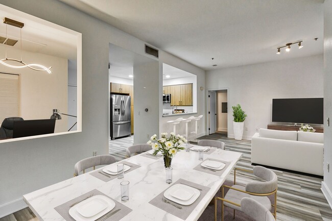 Photo - 416 on Broadway