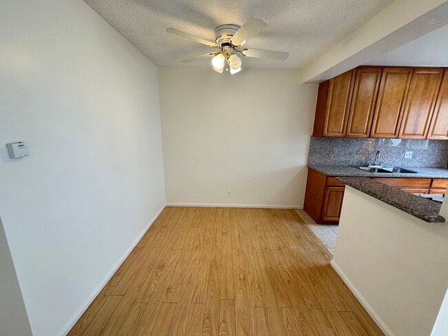 Photo - 555 N Ardmore Ave Unit 3