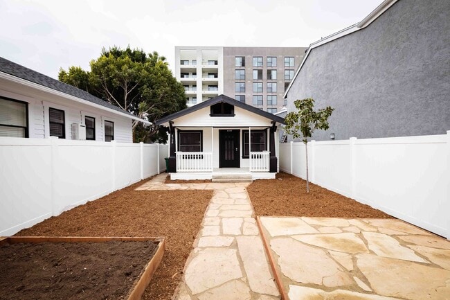 Building Photo - Georgia Street Unit 4124