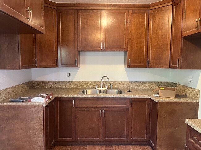 Newly renovated kitchen - 2458 S Normandie Ave