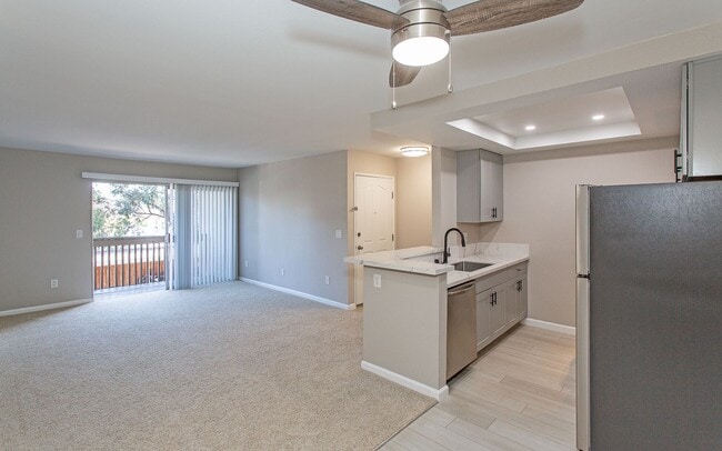 Building Photo - Lovely upstairs 2 bedroom Condo with Modern upgrades in Oceanside Unit 176