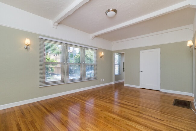 Building Photo - Charming Corner Unit 3993 Louisiana St