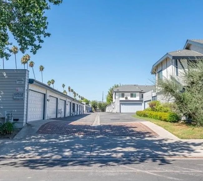 Photo - 19221 Sherman Way