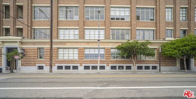 Building Photo - 1850 Industrial St Unit 113 Rental