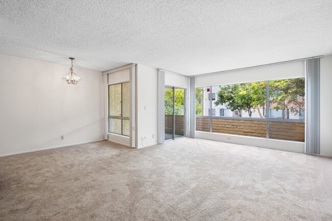 Photo - 5600 Kensington Way Townhome