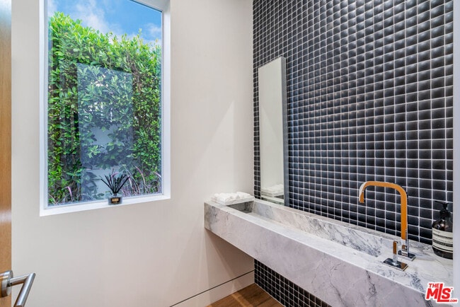 Photo - 721 N Vista St