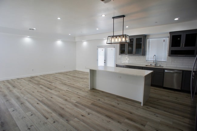 Photo - 2909 Alsace Ave