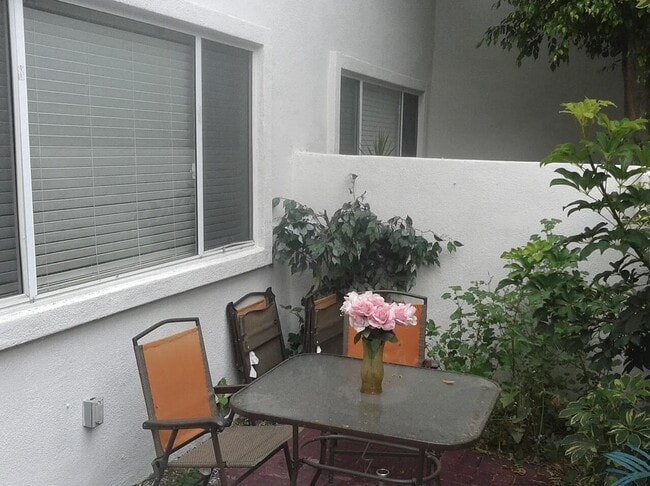 Photo - 18555 Collins St Unit C8