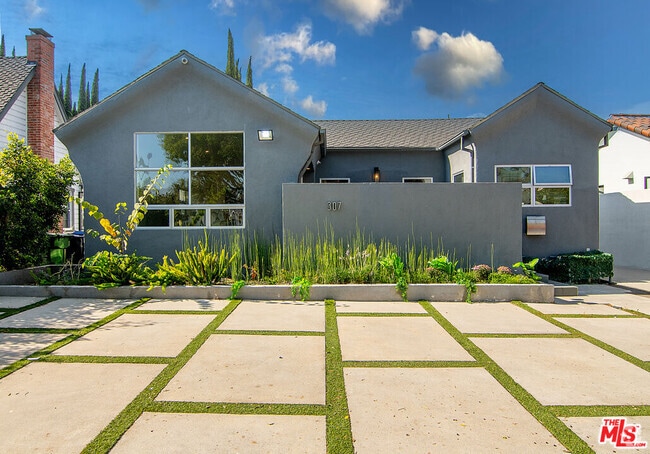 Building Photo - 307 S Citrus Ave Rental