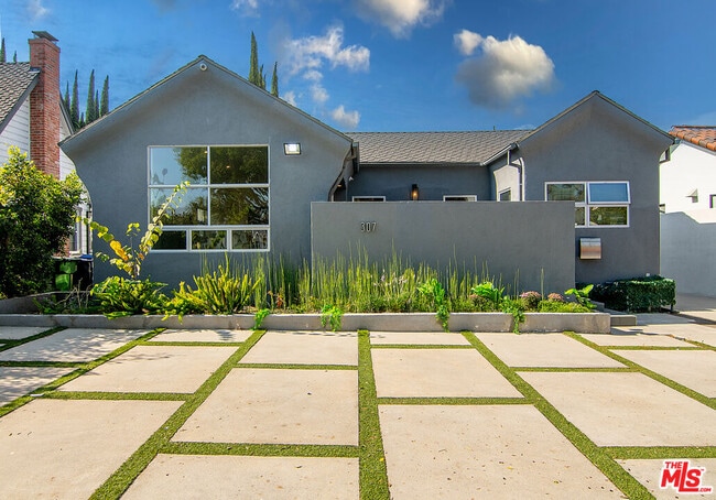 Photo - 307 S Citrus Ave House