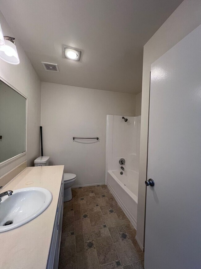 Photo - 1122 Eureka-14