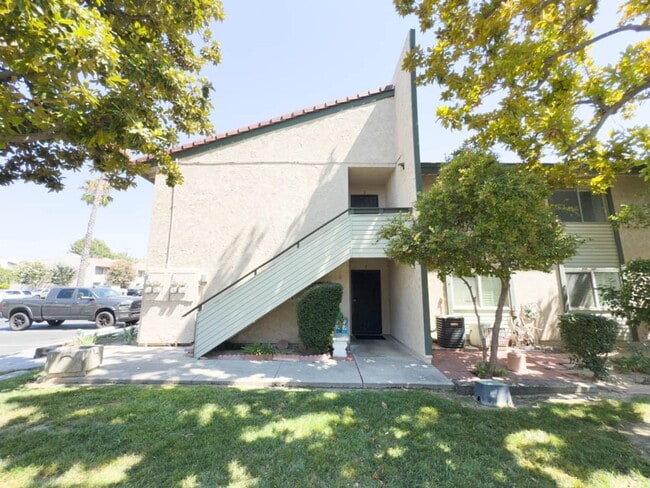 Building Photo - 2 BEDROOM 2 BATH CONDO IN GATED COMMUNITY ...