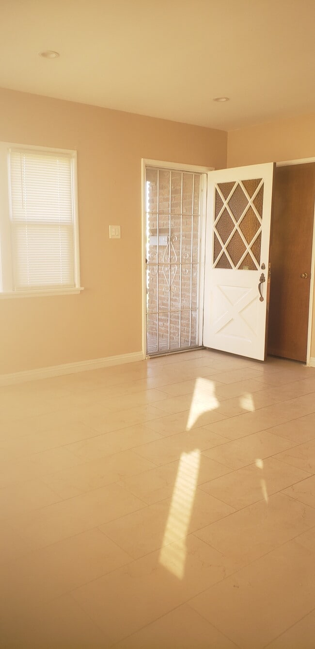 Photo - 9412 Beverly St