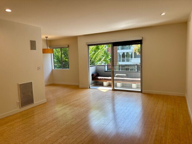 Photo - 1250 N Kings Rd Unit 301